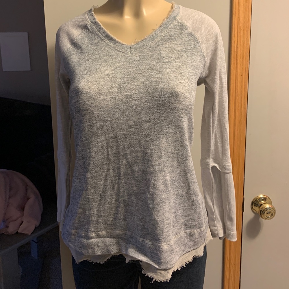 Sweatshirt meter idk with lace on bottom
